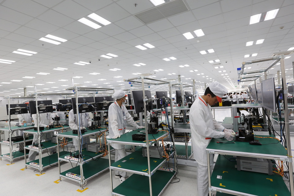 Nhà máy sản xuất điện thoại của tỷ phú Phạm Nhật Vượng đặt tại Cát Hải, Hải Phòng. (Ảnh: Sơn Hiền/Vietnam+)