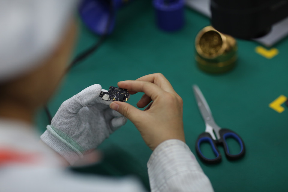 Đại diện VinFast cho hay, sau điện thoại di động, VinSmart sẽ sản xuất các thiết bị điện tử thông minh, kết nối vạn vật. (Ảnh: Hiền Sơn/Vietnam+)