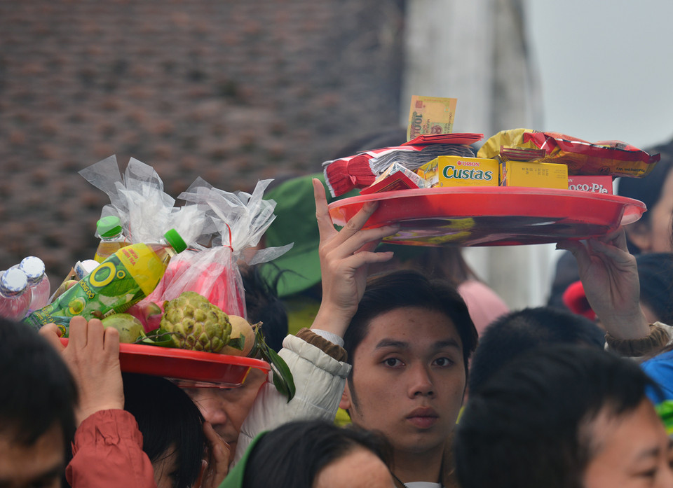 Theo ghi nhận lễ hội năm nay, tình trạng chèo kéo khách mua quà lưu niệm tại quanh chùa Đồng, bán măng trúc dọc đường đi không xuất hiện. (Ảnh: CTV/Vietnam+)