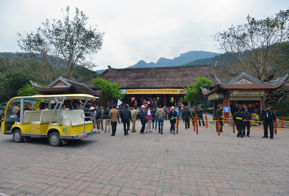 9 giờ sáng tại khu vực lối vào nhà ga cáp treo khung cảnh khá vắng vẻ. (Ảnh: CTV/Vietnam+)