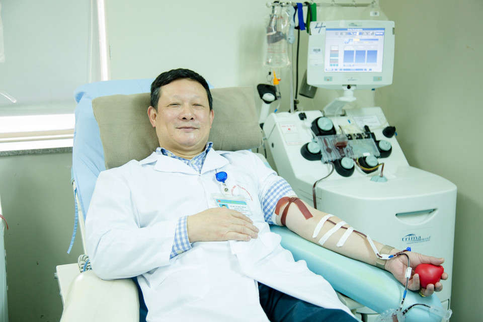 Chuyến công tác đặc biệt này đã để lại vô vàn cung bậc cảm xúc và những kỷ niệm không thể nào quên trong cuộc đời làm nghề y của ông. (Ảnh: NVCC)