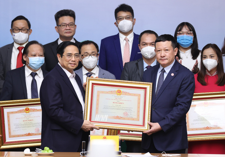 Vào ngày 18/10/2021, Bác sỹ Bình cùng 137 cá nhân khác đã được Thủ tướng Chính phủ đã trao tặng bằng khen vì thành tích tiêu biểu xuất sắc trong công tác phòng, chống dịch COVID-19 tại đợt dịch lần thứ 4. (Ảnh: NVCC)