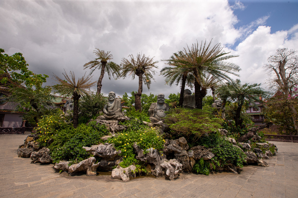 Các công trình được xây dựng hoàn toàn theo kiến trúc phương Đông dễ tạo cảm giác gần gũi, thân thuộc, mềm mại đầy nét cổ xưa pha chút hiện đại. (Ảnh: Minh Sơn/Vietnam+)