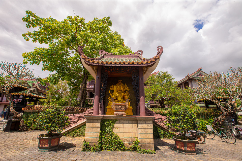 Bước chân vào chốn đây như lạc vào phim trường của một bộ phim cổ trang hoành tráng được dàn dựng công phu. (Ảnh: Minh Sơn/Vietnam+)