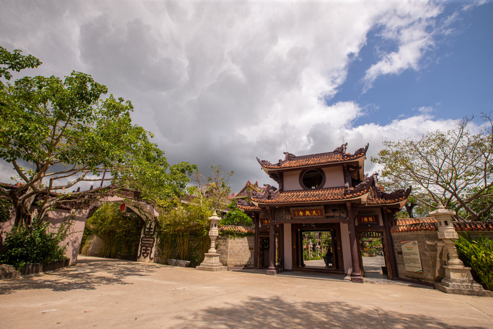 Du khách khi du lịch Quy nhơn, từ sân bay Phù Cát sẽ dễ dàng ghé qua nơi đây như một điểm du lịch thú vị khi khám phá mảnh đất võ Bình Định. (Ảnh: Minh Sơn/Vietnam+)