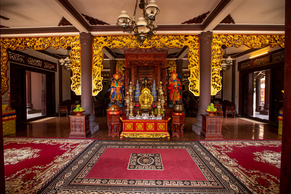 Là một trong những ngôi chùa lớn, mỗi gian phòng, đình viện ở đây đều được xếp đặt vị trí của rất nhiều bức tượng Phật lớn nhỏ khác nhau. (Ảnh: Minh Sơn/Vietnam+)