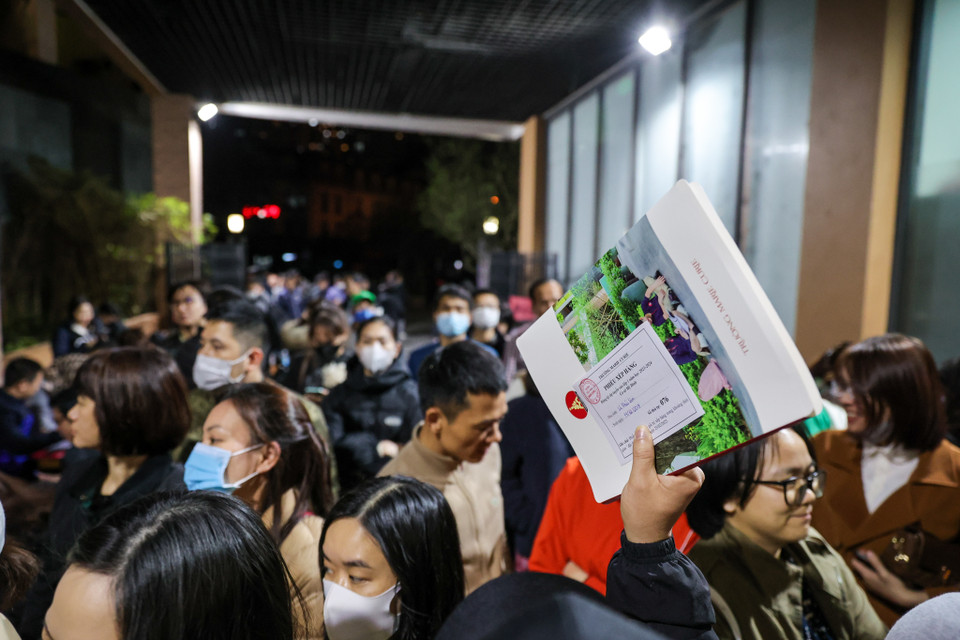 Nhà trường đã chuẩn bị các phương án để đảm bảo an ninh, trật tự, giải quyết các hồ sơ một cách nhanh chóng, thuận tiện nhất và phụ huynh không phải thức trắng đêm. (Ảnh: Minh Sơn/Vietnam+)