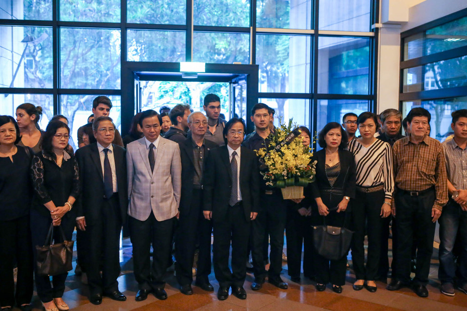 Gia đình Phó Giáo sư, Tiến sĩ Nguyễn Lân Trung có mặt tại buổi tưởng niệm. (Ảnh: Minh Sơn/Vietnam+)