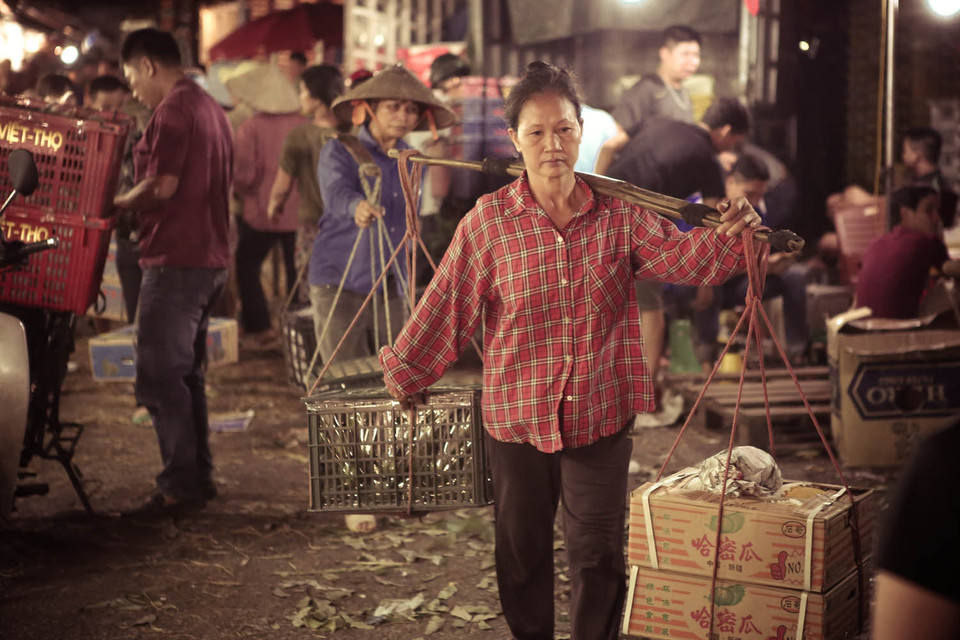Lý do là khu chợ này có hiện đã quá tải, không thể mở rộng và chưa đảm bảo các yêu cầu hoạt động như phòng cháy chữa cháy, an toàn vệ sinh thực phẩm. (Ảnh: Minh Sơn/Vietnam+)