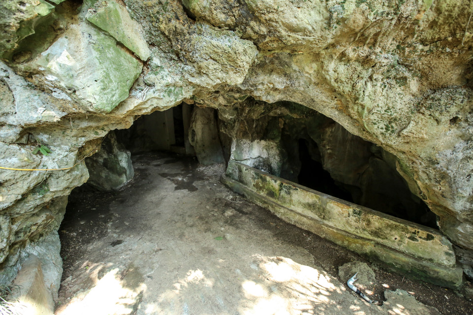 Khu vực hang Gió, là một hang động ăn sâu vào khu vực núi Sơn Tượng, trong hang có nhiều ngách trú ẩn, có nhiều lối thoát để đảm bảo an toàn cho các cán bộ Thông tấn xã Việt Nam trong thời kỳ cuộc chiến tranh đánh phá miền Bắc của Mỹ đang leo thang. (Ảnh: Minh Sơn/Vietnam+)