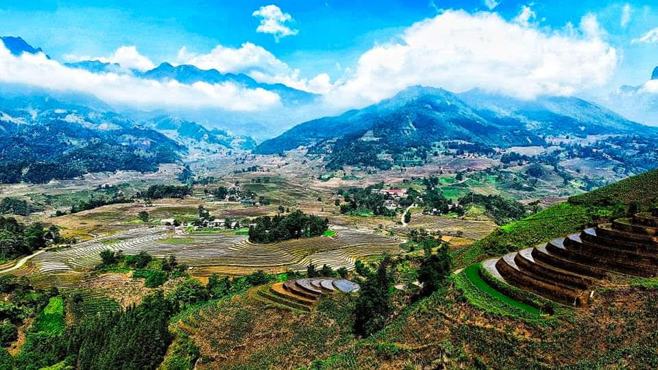 Mùa nước đổ hay còn gọi là mùa đổ ải là một mùa mùa độc đáo bởi người dân vùng cao chỉ gieo trồng một vụ lúa duy nhất trong năm. (Ảnh: Đỗ Mạnh Hùng/Vietnam+)