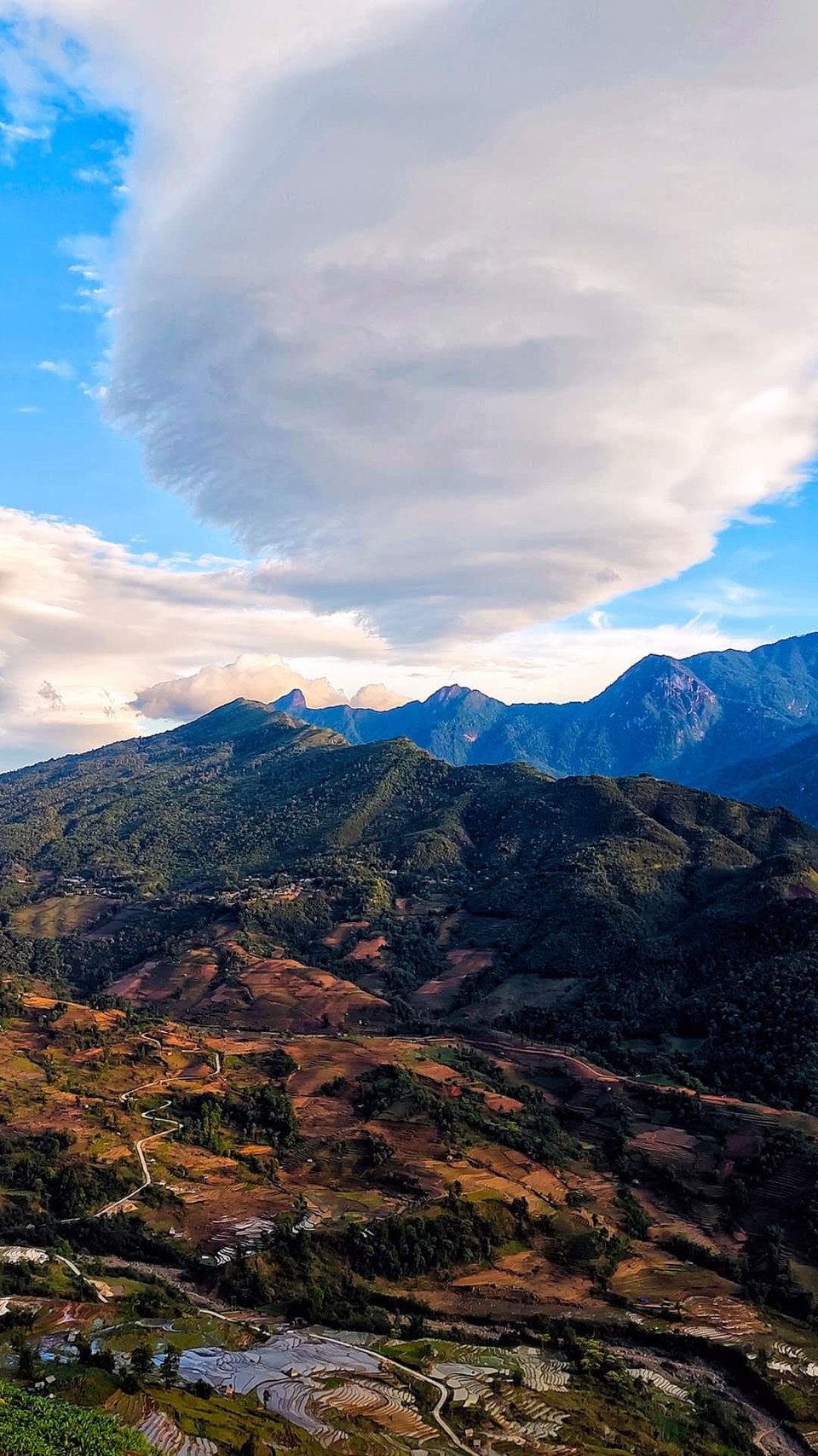 Chắc chắn bức tranh thiên nhiên độc đáo và đa màu sắc sẽ khiến du khách choáng ngợp. (Ảnh: Đỗ Mạnh Hùng/Vietnam+)
