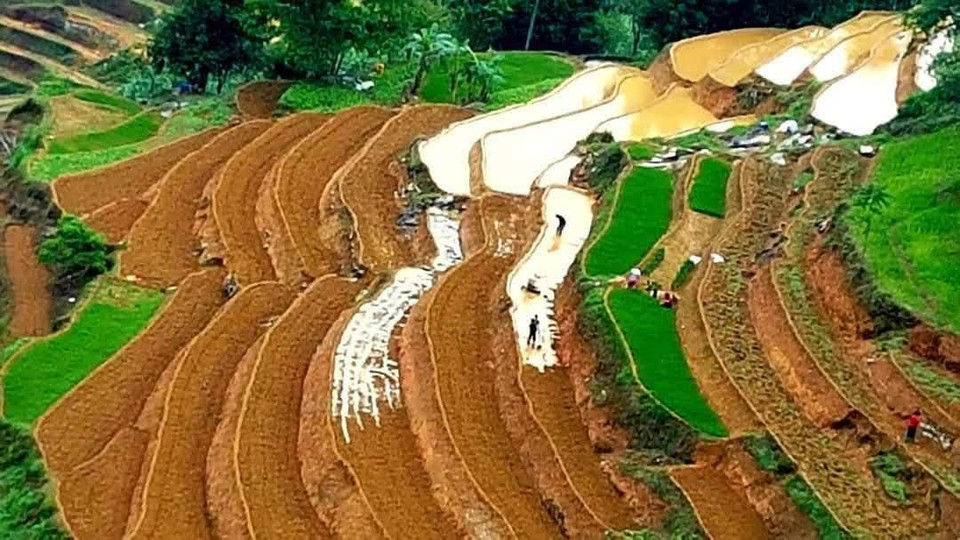 Những thửa ruộng bậc thang mùa nước đổ đẹp như tranh vẽ có sức hấp dẫn lạ kỳ với biết bao du khách khi tới đây. (Ảnh: Đỗ Mạnh Hùng/Vietnam+)