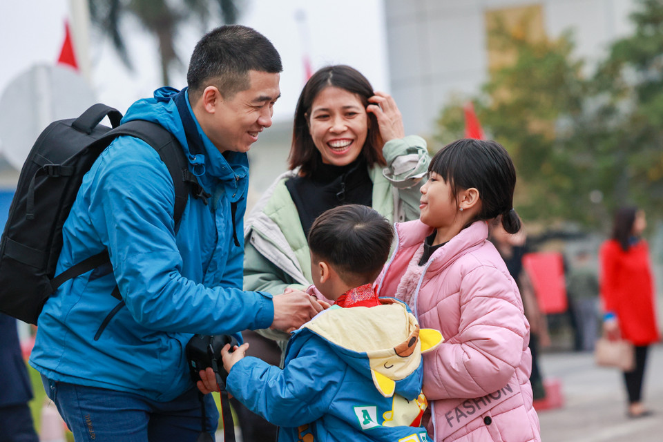 Những chuyến xe ấm áp này không chỉ giúp công nhân lao động tiết kiệm kinh phí, giúp họ đón một cái Tết đủ đầy. (Ảnh: Minh Sơn/Vietnam+)