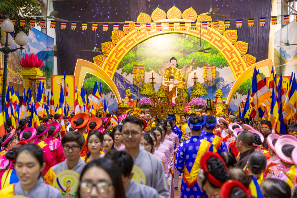 Đại lễ Phật đản là dịp không chỉ để tôn vinh Đức Phật, mà còn là dịp để ôn lại cuộc đời của Đức Phật Thích Ca Mâu Ni trên phương diện một con người lịch sử cùng những lời dạy của Ngài. (Ảnh: Minh Sơn/Vietnam+)