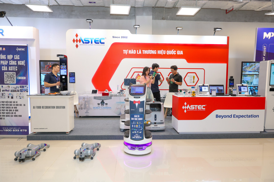 Diễn ra từ ngày 1 - 2/10, Ngày hội Đổi mới sáng tạo Việt Nam - Innovate Viet Nam 2024 là chuỗi hoạt động vinh danh những giá trị đổi mới sáng tạo thiết thực, lan tỏa tinh thần khởi nghiệp. (Ảnh: Minh Sơn/Vietnam+)