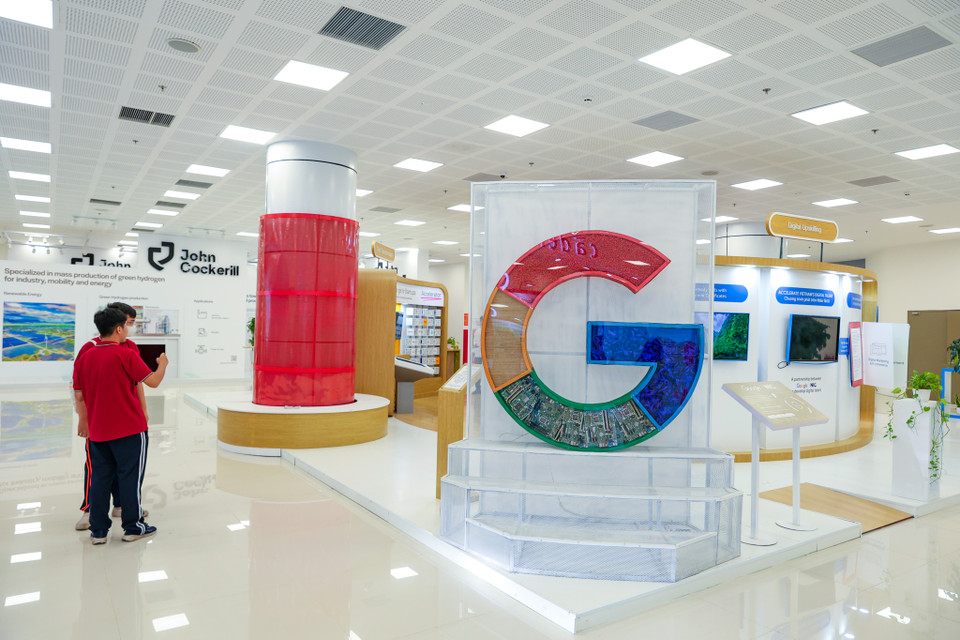 Gian hàng của công ty Google với phong cách trình bày ấn tượng. (Ảnh: Minh Sơn/Vietnam+)