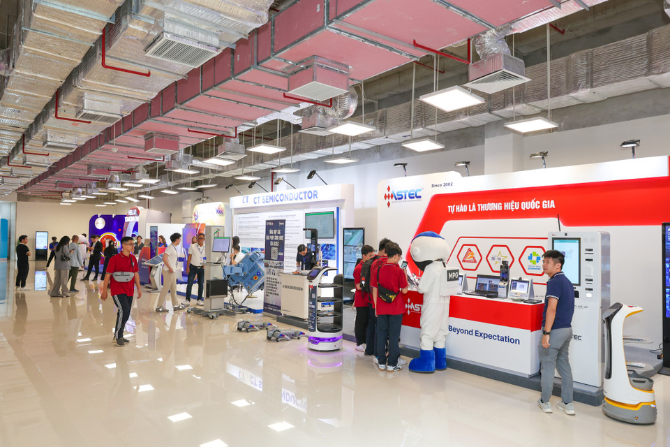 Ngoài tổ chức không gian làm việc, các hội thảo, tọa đàm, các sự kiện kết nối các doanh nghiệp startup với các doanh nghiệp trong và ngoài nước NIC còn có chương trình đào tạo phối hợp với các đối tác lớn như: Google, Meta…(Ảnh: Minh Sơn/Vietnam+)