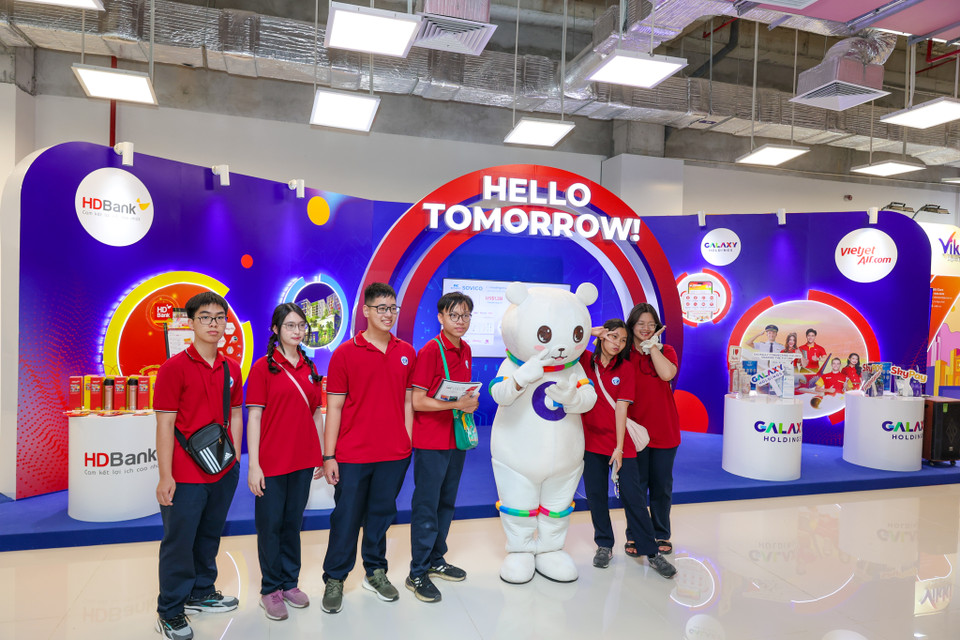 Khách tham quan đa phần là những bạn sinh viên thuộc khối ngành công nghệ đến để tìm hiểu và kết nối với các công ty công nghệ. (Ảnh: Minh Sơn/Vietnam+)