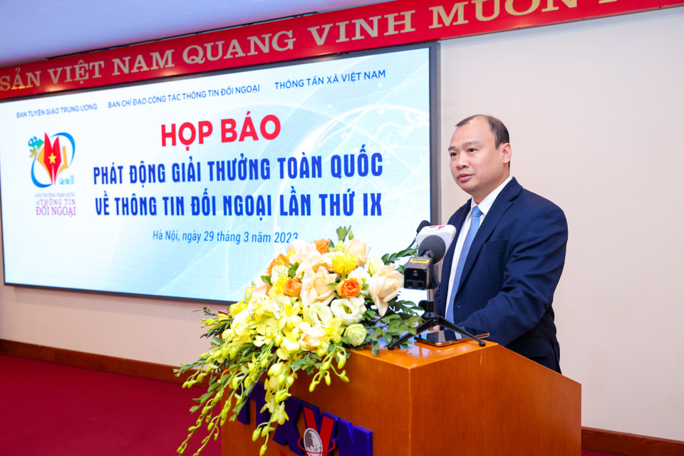 Ông Lê Hải Bình, Ủy viên dự khuyết Ban Chấp hành Trung ương Đảng khóa XIII, Phó Trưởng Ban Tuyên giáo Trung ương, Phó Trưởng ban thường trực Ban chỉ đạo công tác Thông tin đối ngoại phát động Giải thưởng. (Ảnh: Minh Sơn/Vietnam+)