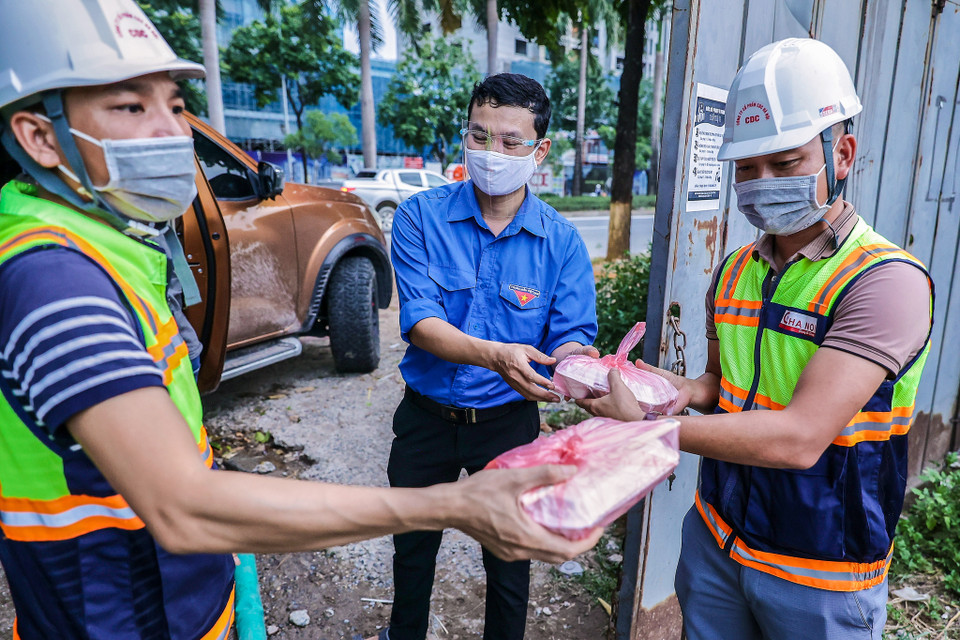 Chương trình sẽ tiếp tục cho đến khi Hà Nội kết thúc thực hiện Chỉ thị 17 nhằm hỗ trợ bệnh nhân nghèo, người lao động có hoàn cảnh khó khăn, sinh viên, công nhân nghèo. (Ảnh: PV/Vietnam+)