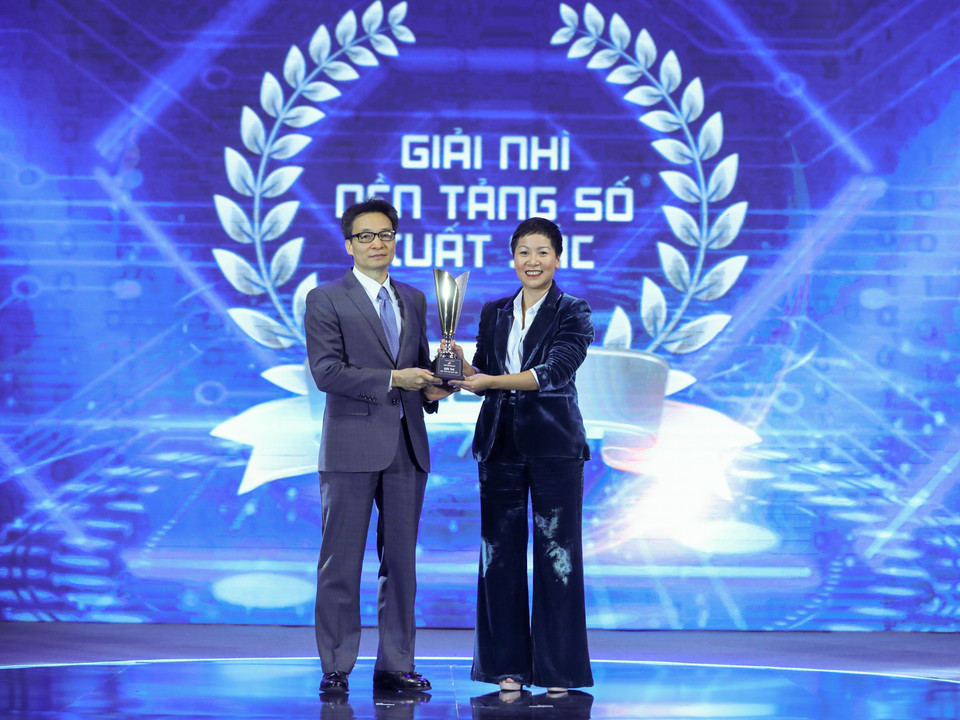 Giải Nhì hạng mục Nền tảng số xuất sắc được trao cho Ứng dụng gọi xe Bee của công ty cổ phần Bee Group. (Ảnh: PV/Vietnam+)