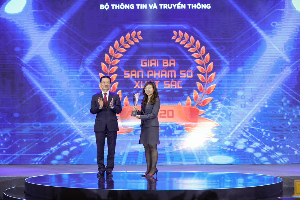 Giải Ba Hạng mục Sản phẩm số xuất sắc vinh danh nền tảng VNPT eKYC của VNPT. (Ảnh: PV/Vietnam+)