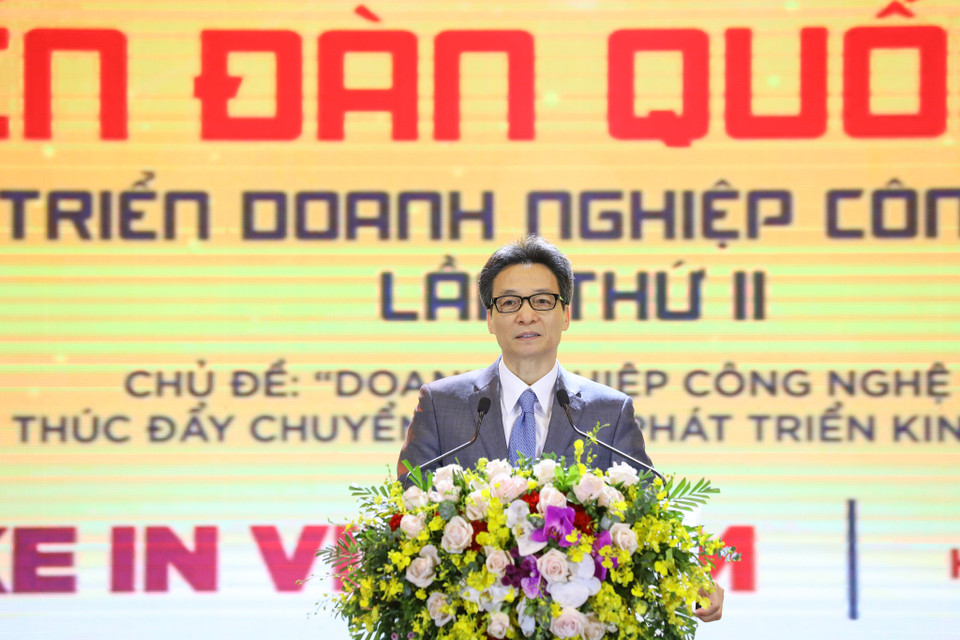 Sáng 23/12 trong khuôn khổ Diễn đàn quốc gia về Phát triển Doanh nghiệp công nghệ số Việt Nam 2020 đã diễn ra lễ trao Giải thưởng “Sản phẩm công nghệ số Make in Viet Nam” năm 2020. Phó Thủ tướng Chính Phủ Vũ Đức Đam đã tham dự và phát biểu tại sự kiện. (Ảnh: PV/Vietnam+)