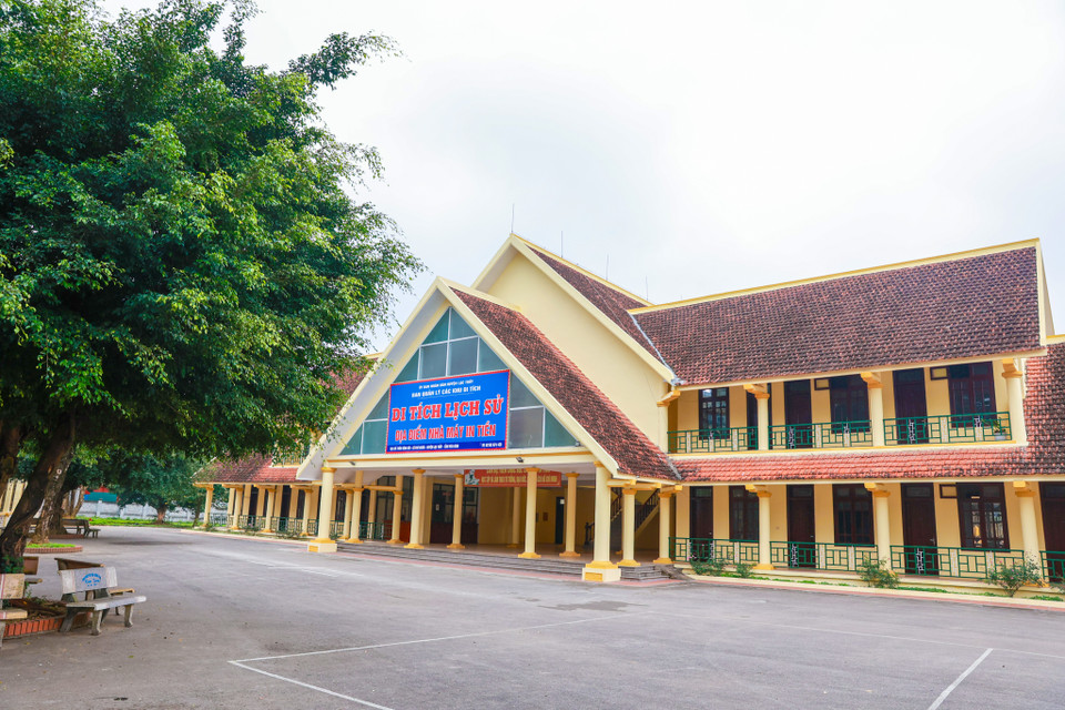 Tại đây, những tờ “Giấy bạc Tài chính - Giấy bạc cụ Hồ” đầu tiên mang sứ mệnh lịch sử lớn lao trong những ngày đầu độc lập của chính quyền Cách mạng đã ra đời. Di tích đã được Bộ Văn hóa, Thể thao và Du lịch xếp hạng cấp Quốc gia năm 2007. (Ảnh: Minh Sơn/Vietnam+)