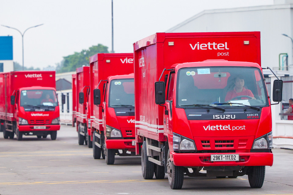 Với mức độ tự động hóa cao nhất, công nghệ mới nhất, tổ hợp công nghệ chia chọn thông minh thuộc Trung tâm khai thác 5 của Viettel Post được kỳ vọng trở thành hình mẫu về ứng dụng công nghệ lĩnh vực chuyển phát và logistics của Việt Nam. (Ảnh: Minh Sơn/Vietnam+)