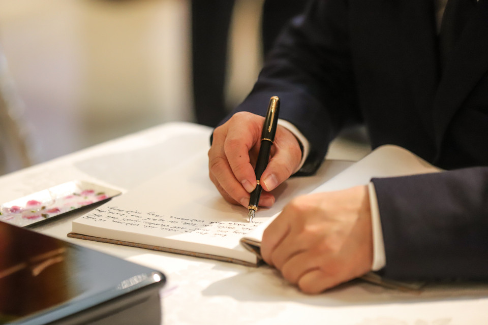 Tình cảm đặc biệt và sự hỗ trợ quý báu mà Ngài Abe Shinzo đã dành cho đất nước, con người Việt Nam cũng như quan hệ đối tác chiến lược sâu rộng Việt Nam-Nhật Bản là tài sản vô giá cho tương lai quan hệ giữa hai nước chúng ta. Trong thời gian dài Ngài làm thủ tướng Nhật Bản, quan hệ hợp tác hữu nghị Việt Nam-Nhật Bản đã bước sang giai đoạn mới, phát triển tốt đẹp với những dấu ấn đậm nét. (Ảnh: Minh Sơn/Vietnam+)