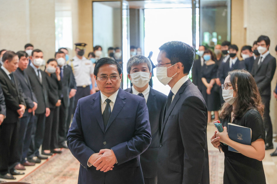 Thông báo của Đại sứ quán Nhật Bản tại Hà Nội cho biết sổ tang tưởng nhớ cố thủ tướng Abe Shinzo sẽ được mở từ 9h-17h15 trong hai ngày 11 và 12/7 tại sảnh chính đại sứ quán ở số 27 Liễu Giai, quận Ba Đình, Hà Nội. (Ảnh: Minh Sơn/Vietnam+)