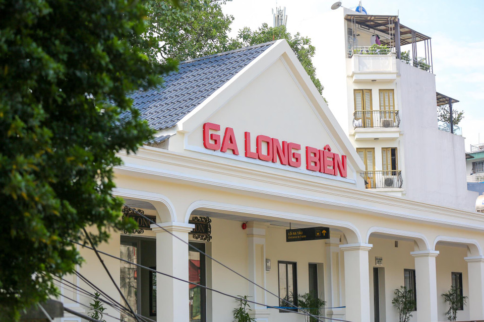 Sau cuộc 'lột xác' thần kỳ, ga Long Biên được kỳ vọng sẽ là điểm đến đầy hấp dẫn cho du khách muốn khám phá một góc nhìn vừa lạ mà quen của Hà Nội. (Ảnh: PV/Vietnam+)