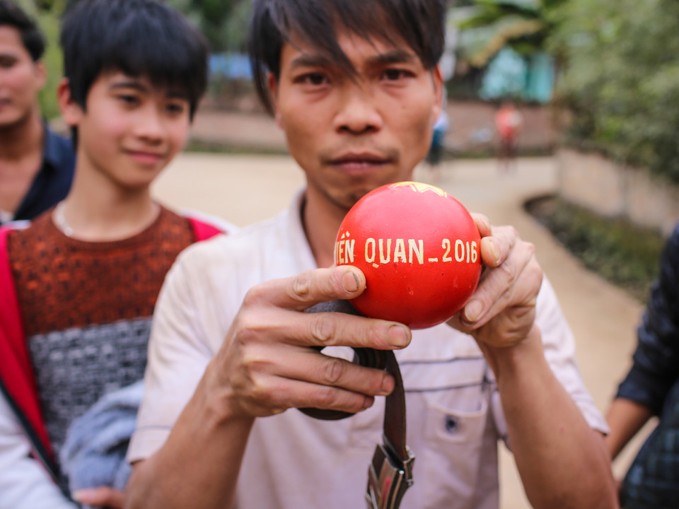 Anh Đặng Văn Phụ, người giành được phết cho biết, đây là năm thứ 9, khu 5 của anh giành được sự may mắn này. (Ảnh: Minh Sơn/Vietnam+)