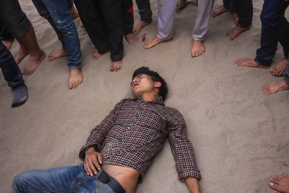 Gục ngã khi cố giành lấy sự may mắn cho làng mình. (Ảnh: Minh Sơn/Vietnam+)