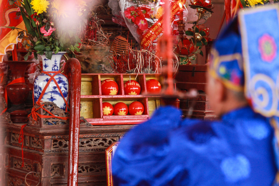 Hội cướp Phết Hiền Quan (Tam Nông, Phú Thọ) được tổ chức vào ngày 13 tháng Giêng âm lịch hàng năm. Trước khi đem ra hội, những quả phết được làm lễ hô thần nhập Phết trang trọng trong ngôi đền. (Ảnh: Minh Sơn/Vietnam+)