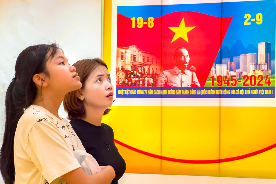 Ban tổ chức hy vọng, triển lãm sẽ giúp người xem nhận thức sâu sắc hơn về tầm vóc, ý nghĩa lịch sử trọng đại và bài học thắng lợi của Cách mạng Tháng Tám, Quốc khánh 2/9. (Ảnh: Minh Sơn/Vietnam+)