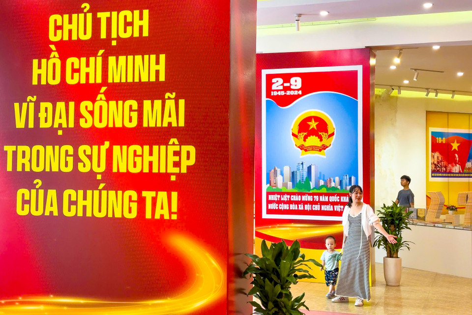 Cách đây 79 năm, dưới sự lãnh đạo của Đảng Cộng sản Việt Nam và Chủ tịch Hồ Chí Minh, nhân dân ta đã làm nên cuộc Cách mạng Tháng Tám vĩ đại. Ngày 2/9/1945, tại Quảng trường Ba Đình, Hà Nội, Chủ tịch Hồ Chí Minh đã đọc bản Tuyên ngôn Độc lập, khai sinh ra nước Việt Nam dân chủ Cộng hòa, nhà nước dân chủ nhân dân đầu tiên ở Đông Nam Á, nay là nước Cộng hòa xã hội chủ nghĩa Việt Nam. (Ảnh: Minh Sơn/Vietnam+)