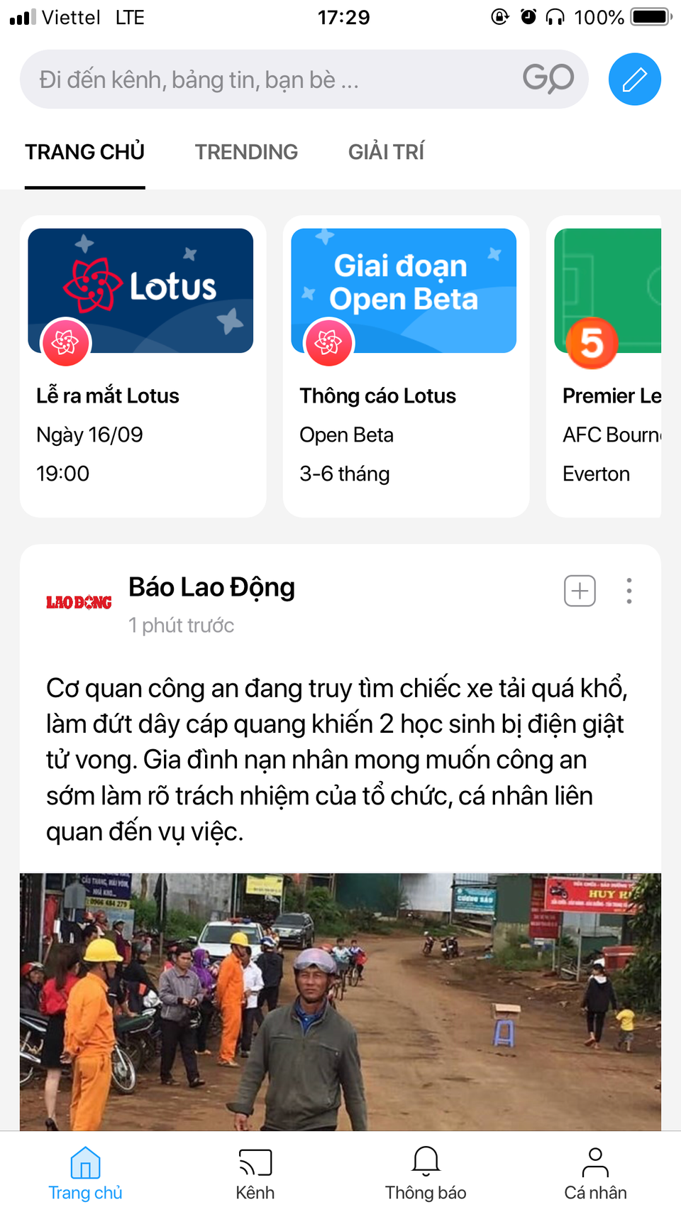  Giao diện bên trong mạng xã hội Lotus. Phía trên trang chủ được chia làm 3 phần: Trang chủ, Trending và Giải trí. Phía dưới có 4 tab chính là: Trang chủ, Kênh, Thông báo và Cá nhân. Với giao diện chủ đạo là tone trắng, tạo cảm giác trong sáng, sạch sẽ cho người dùng. (Ảnh chụp màn hình)