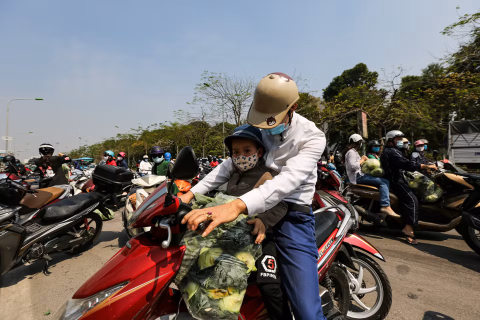 Việc thu mua ủng hộ hoa màu cho bà con vùng Hải Dương vừa kịp thời vừa thể hiện tinh thần tương thân tương ái của người Việt Nam. (Ảnh: Minh Sơn/Vietnam+)