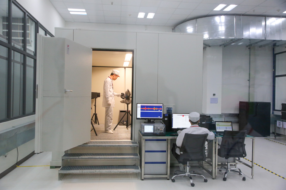 Phòng lab kiểm tra sóng điện thoại. (Ảnh: Minh Sơn/Vietnam+)