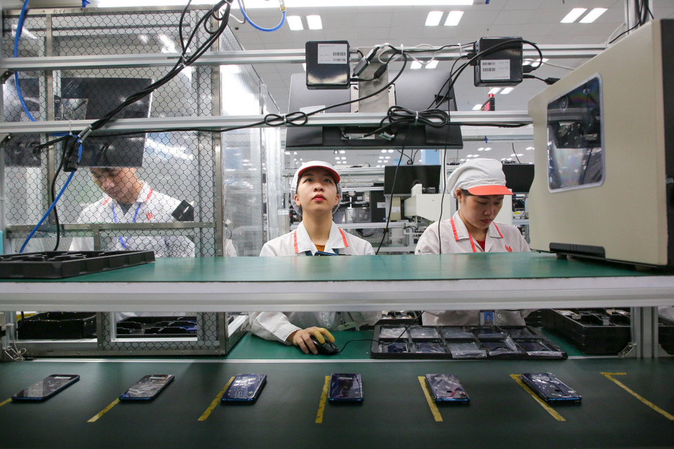 Bên cạnh smartphone, VinSmart cho biết tiếp tục đầu tư xây dựng nhà máy sản xuất sản phẩm điện tử thông minh, kết nối vạn vật (IoT) như SmartHome, SmartTV... (Ảnh: Minh Sơn/Vietnam+)