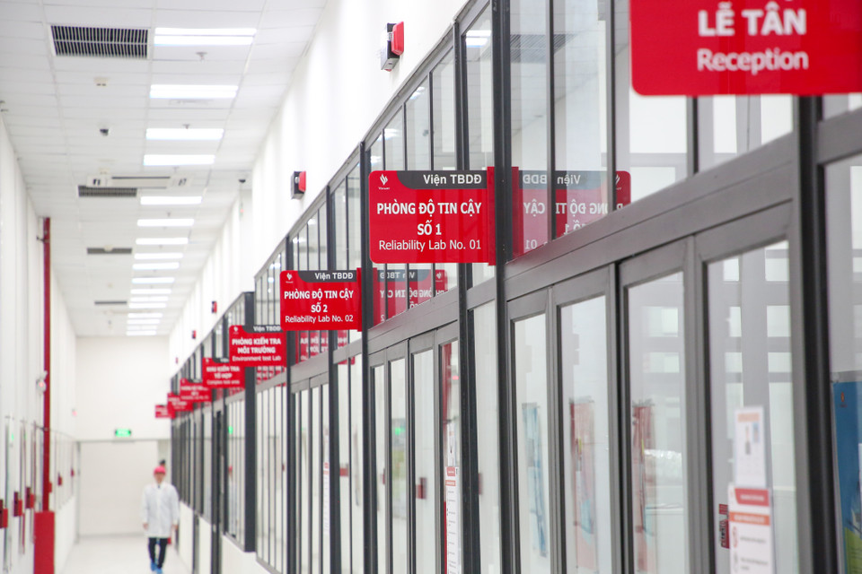 Nhà máy được quy hoạch thành các phân khu sản xuất bảng mạch điện tử, sản xuất điện thoại cùng hệ thống các Viện Nghiên cứu độc lập. (Ảnh: Minh Sơn/Vietnam+)