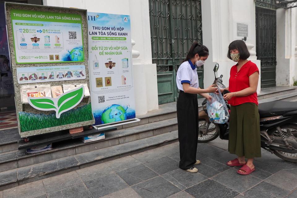 'Năm nay, chọn thời điểm diễn ra bao gồm cả Ngày Trái đất và Ngày Môi trường thế giới, TH một lần nữa muốn tăng cường truyền thông với mong muốn cộng đồng tích cực tham gia bảo vệ môi trường, trong đó, thu gom, tái chế bao bì sản phẩm, góp phần giảm thiểu rác thải và lan tỏa lối sống xanh,' đại diện TH cho biết. (Ảnh: Minh Sơn/Vietnam+)