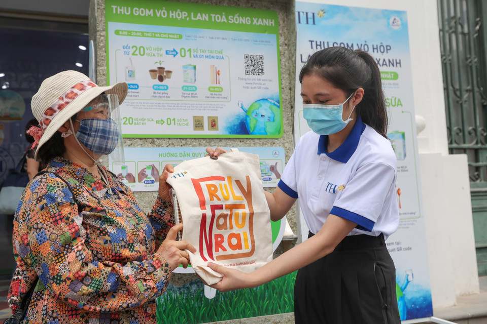 Cô Phương cho biết đã đi vận động người dân trong khu vực mình sinh sống để cùng tham gia chương trình. (Ảnh: Minh Sơn/Vietnam+)