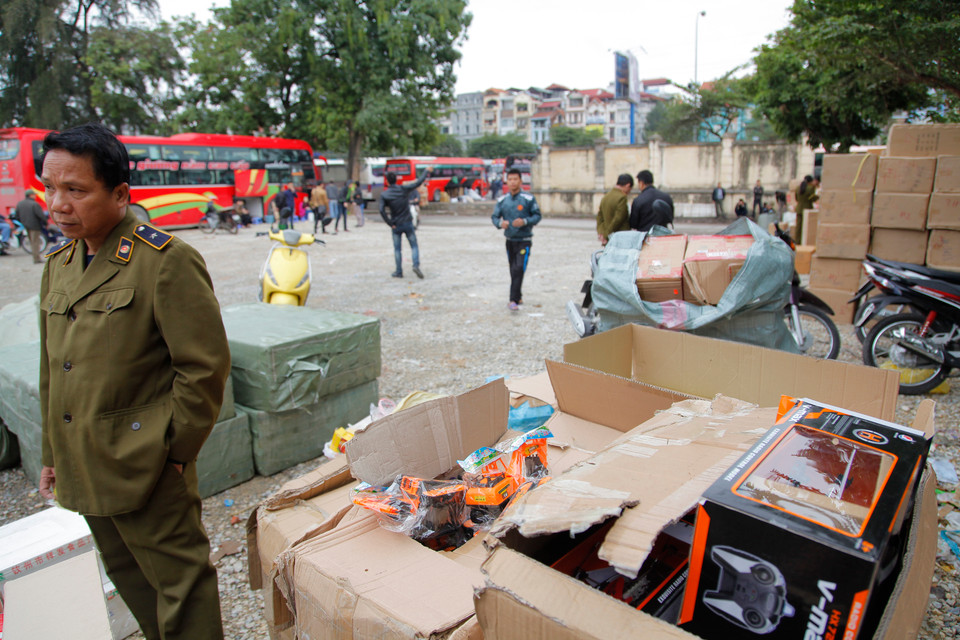 Theo ông Nguyễn Văn Thanh, Phó Đội trưởng Đội Quản lý thị trường số 5, lực lượng này còn thu giữ hàng trăm sản phẩm đồ chơi không có tem hợp quy (CR).