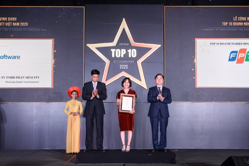 Tại lễ công bố, Chủ tịch VINASA ông Trương Gia Bình nhấn mạnh trong 3 trụ cột của Chương trình chuyển đổi số quốc gia: Chính phủ số, kinh tế số, xã hội số, phát triển doanh nghiệp số là chiến lược. Đây cũng là lực lượng xung kích để đẩy nhanh phát triển kinh tế số. (Ảnh: PV/Vietnam+)