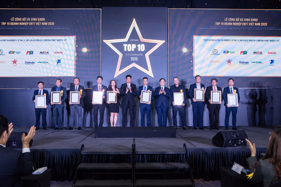 Sau hơn 1 tháng phát động, chương trình đã nhận được hơn 170 đề cử từ 100 doanh nghiệp. Trải qua quy trình đánh giá khắt khe gồm 3 vòng bao gồm: Sơ tuyển hồ sơ; thuyết trình và thẩm định thực tế; bình chọn chung tuyển. (Ảnh: PV/Vietnam+)