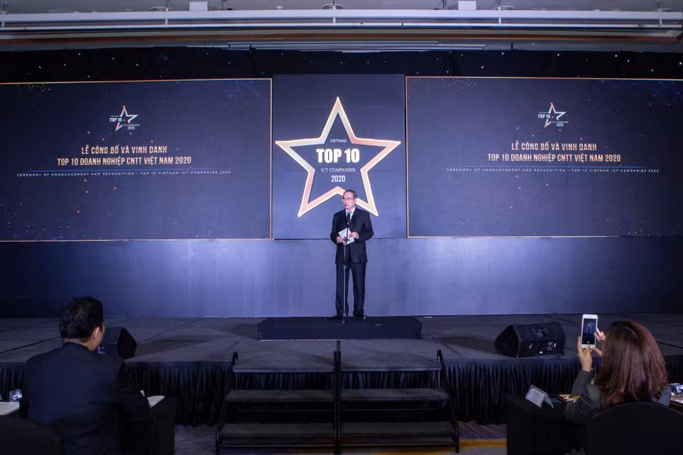Theo số liệu thống kê từ ban tổ chức, hơn 80% doanh nghiệp tham gia đang nghiên cứu và áp dụng các công nghệ mới trong quá trình phát triển sản phẩm, giải pháp; tổng doanh thu các các đơn vị Top 10 năm 2019 chiếm hơn 76% tổng doanh thu ngành công nghiệp ICT Việt Nam năm 2019. (Ảnh: PV/Vietnam+)