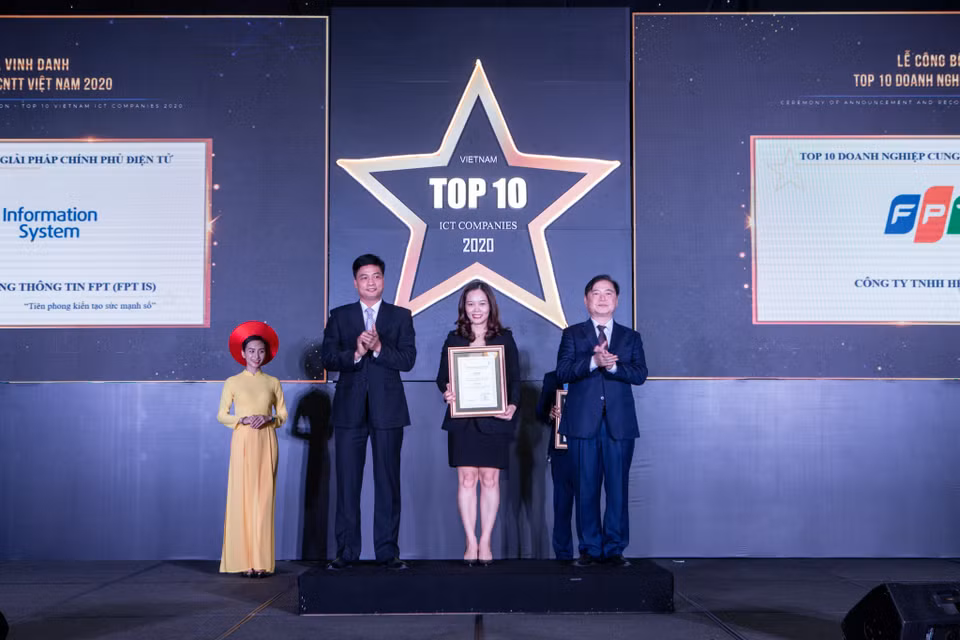 Chương trình TOP 10 Doanh nghiệp công nghệ thông tin Việt Nam 2020 đang đồng hành cùng Chính phủ, lựa chọn ra những doanh nghiệp hàng đầu, có năng lực, có uy tín, làm hạt nhân để đẩy nhanh kinh tế số tại Việt Nam. (Ảnh: PV/Vietnam+)